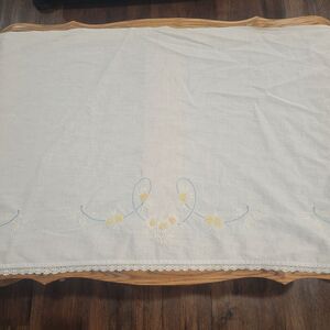 Vintage Table Runner Dresser Scarf Hand Embroidered White Lace flowers 40" x 20"